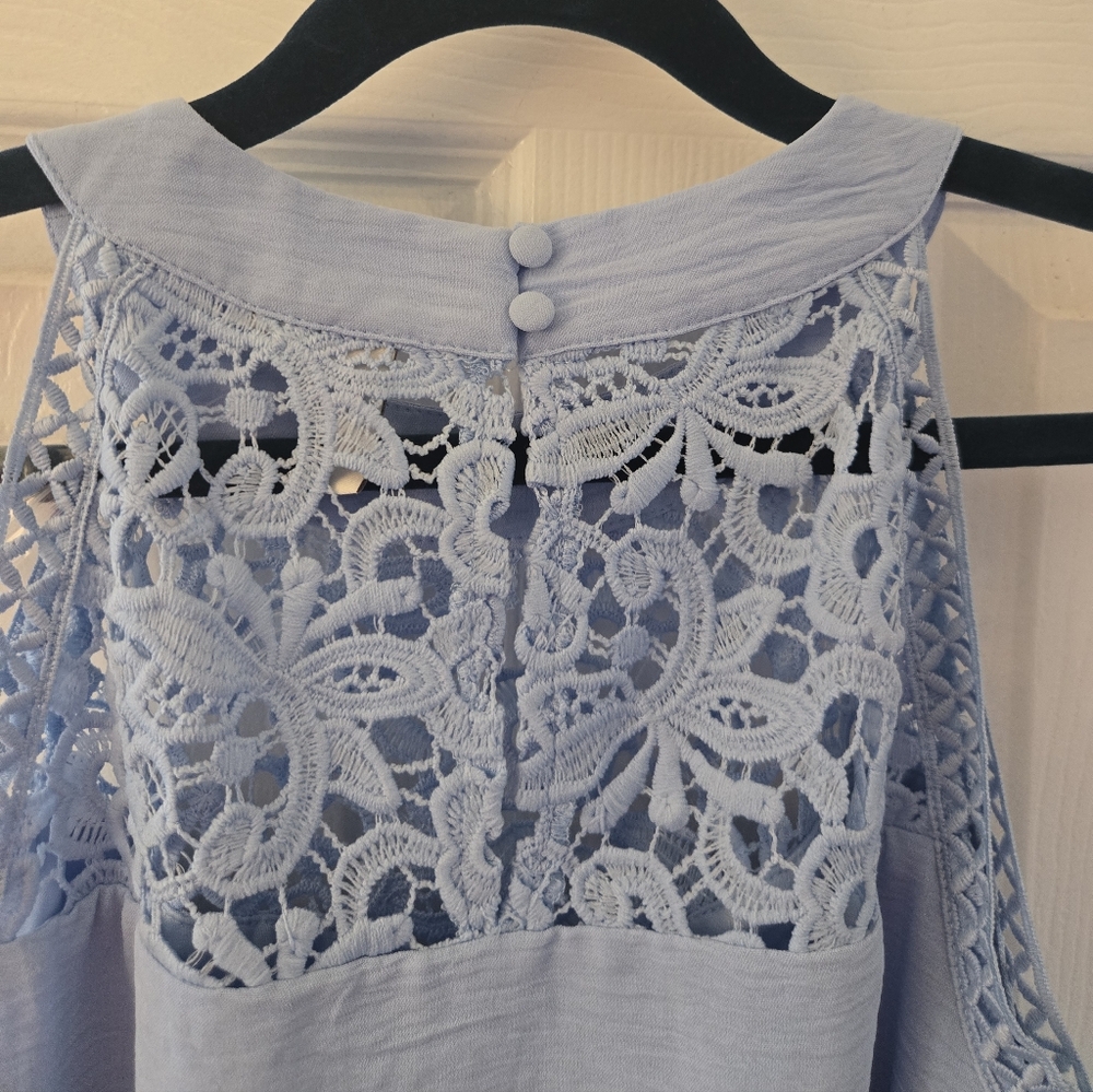 Women's Lace Trim Sleeveless Top - Picture 7 of 11